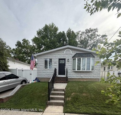 Welcome to your dream home! This beautiful, renovated and - photo 1