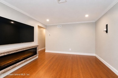 Welcome to your dream home! This beautiful, renovated and - photo 5