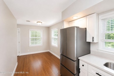 Welcome to your dream home! This beautiful, renovated and - photo 6