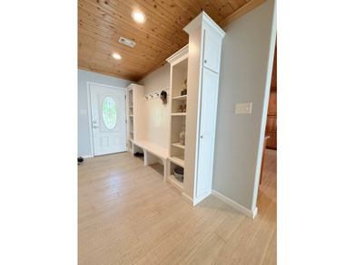 Stunning Lakefront Retreat with Breathtaking Views! Escape to - photo 24