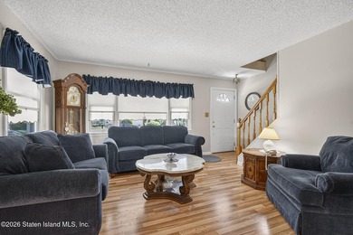 Meticulously maintained Cape Cod on 50 X 100 in the heart of New - photo 5