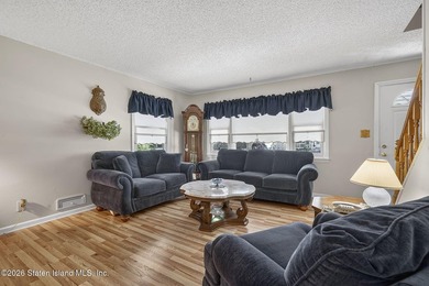Meticulously maintained Cape Cod on 50 X 100 in the heart of New - photo 6