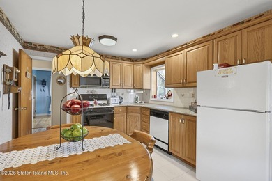Meticulously maintained Cape Cod on 50 X 100 in the heart of New - photo 8