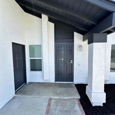Beautifully updated single-story home: 4 bedrooms, 2 full baths - photo 4