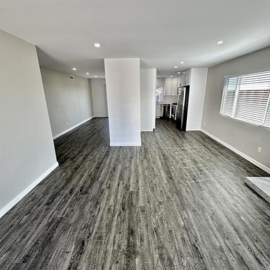 Beautifully updated single-story home: 4 bedrooms, 2 full baths - photo 5