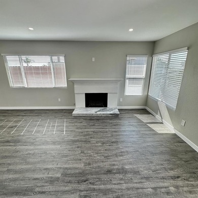 Beautifully updated single-story home: 4 bedrooms, 2 full baths - photo 6
