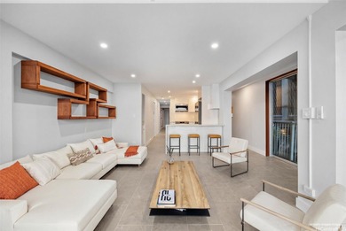 Prestigious Gold Coast Oceanfront end unit with stunning endless - photo 4