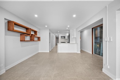 Prestigious Gold Coast Oceanfront end unit with stunning endless - photo 9