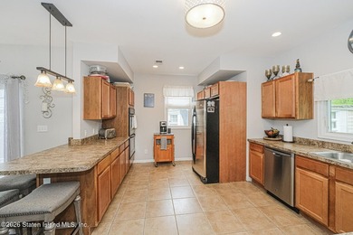 PERFECT SPACE FOR MULTI-GENERATIONAL LIVING! This beautiful home - photo 12