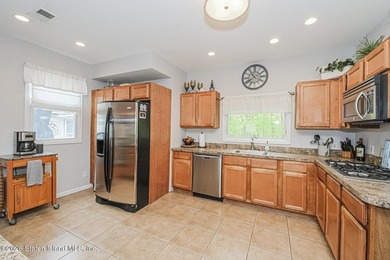 PERFECT SPACE FOR MULTI-GENERATIONAL LIVING! This beautiful home - photo 13