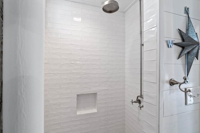Rare 4-bedroom, 3-bath island-style home located in the vacation - photo 17