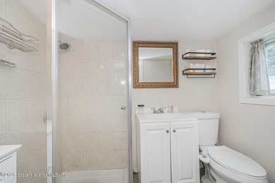 PERFECT SPACE FOR MULTI-GENERATIONAL LIVING! This beautiful home - photo 21