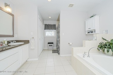 PERFECT SPACE FOR MULTI-GENERATIONAL LIVING! This beautiful home - photo 22