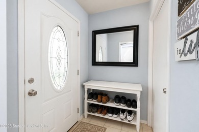 Welcome to this beautifully maintained single-family attached - photo 3