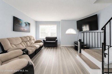 Welcome to this beautifully maintained single-family attached - photo 5