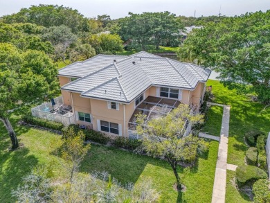 Lake Townhome/Townhouse For Sale in West Palm Beach, Florida