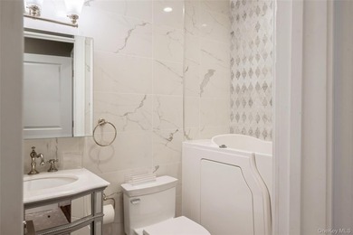 Elegant, pristine, and spacious 2-bedroom, renovated 2.5-bath - photo 14