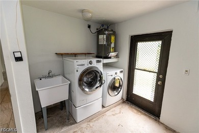 Welcome to this rarely available, beautiful single-family home - photo 15