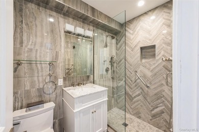 Elegant, pristine, and spacious 2-bedroom, renovated 2.5-bath - photo 17