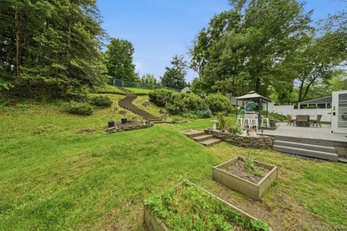 Welcome to this wonderful home, where comfort, elegance, and - photo 7