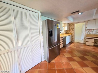 Enjoy panoramic unobstructed golf course & lake views with a - photo 11
