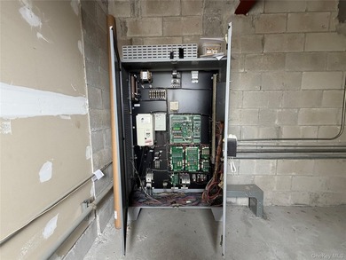 This premier mixed-use elevator building in the heart of - photo 11