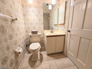 Enjoy panoramic unobstructed golf course & lake views with a - photo 17