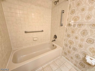Enjoy panoramic unobstructed golf course & lake views with a - photo 18
