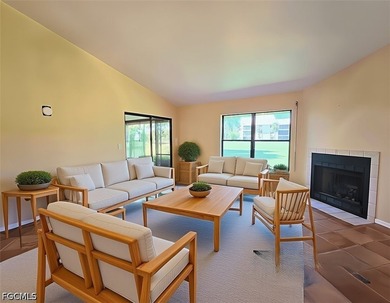Enjoy panoramic unobstructed golf course & lake views with a - photo 19