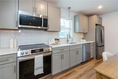 FIRST FLOOR - 1 Level Luxury! Beautiful new 1-bedroom units in - photo 9