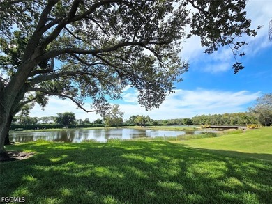 Enjoy panoramic unobstructed golf course & lake views with a - photo 30