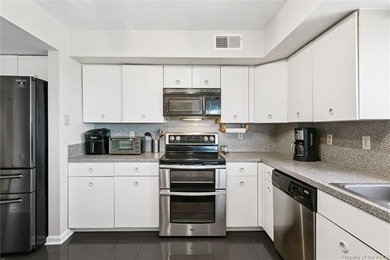 Truly one-of-a-kind at just over 2400 sq ft, this spectacular - photo 4