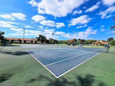 Enjoy panoramic unobstructed golf course & lake views with a - photo 41