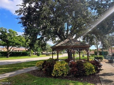 Enjoy panoramic unobstructed golf course & lake views with a - photo 45