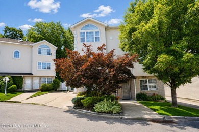 Welcome to 29 Natalie Court, an immaculate 4-bedroom, 3.5-bath - photo 2