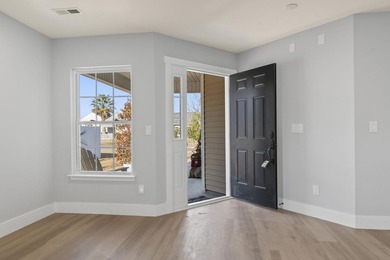 Welcome to this beautifully fully renovated 3 bedrooms, 2 and a - photo 5