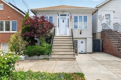 Turn-Key Perfection in the Heart of Pelham Bay! Welcome home to - photo 5