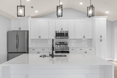 Welcome to this beautifully fully renovated 3 bedrooms, 2 and a - photo 7