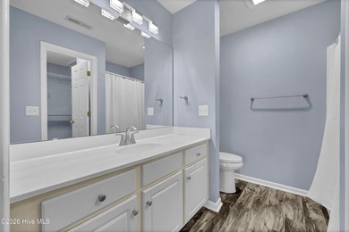 Enjoy low-maintenance living in this well-maintained - photo 22