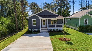 This beautifully finished 3 bed, 2.5 bath home offers 1,372 sqft - photo 2