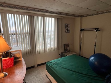 Spacious two-bedroom, one-bath condo with a large living room - photo 7
