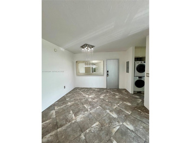 Perfectly located on iconic Lincoln Road  minutes to Trader