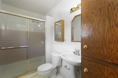 2 bed 2 bath about 12 minutes from the London Bridge. Discover - photo 14