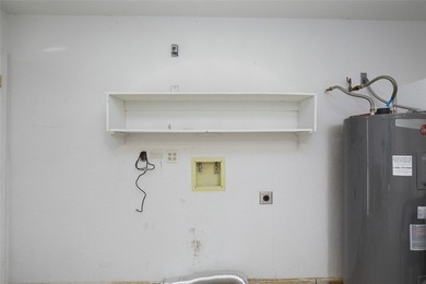 2 bed 2 bath about 12 minutes from the London Bridge. Discover - photo 17