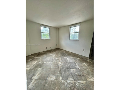 Perfectly located on iconic Lincoln Road  minutes to Trader