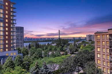 Exceptional view of the St. Lawrence River | Top floor. This - photo 1