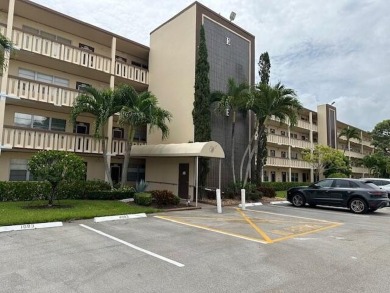 Lake Condo For Sale in Boca Raton, Florida