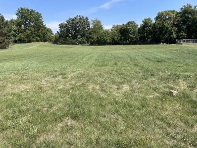 Gorgeous private interior lot located in prestigious Lakeside - photo 2