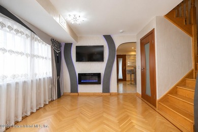 Welcome to this beautifully updated home in one of Staten - photo 6