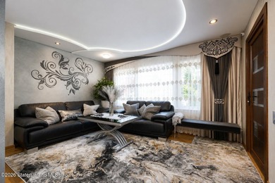 Welcome to this beautifully updated home in one of Staten - photo 8